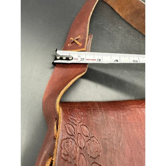 Vintage Tooled Leather Purse Floral Shoulder Hippie Chic Boho Bag Wide Strap - Picture 13 of 14